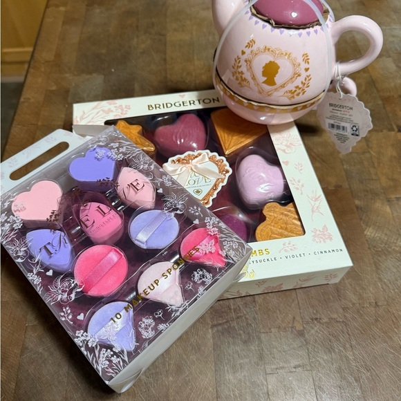 Netflix Bridgerton Lot Teapot Set, Bath Bombs, Make-up Sponges All Brand New - Picture 5 of 15